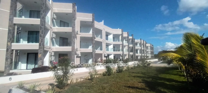 Roches Noires A 100 métres de la mer Appartement neuf de 2 càc balcon Parking Piscine communes. (Mandat exclusif)