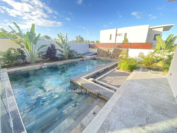 For rent - New fully furnished villa - 4 en-suite bedrooms - swimming pool - garage - near the sea - Trou aux Biches