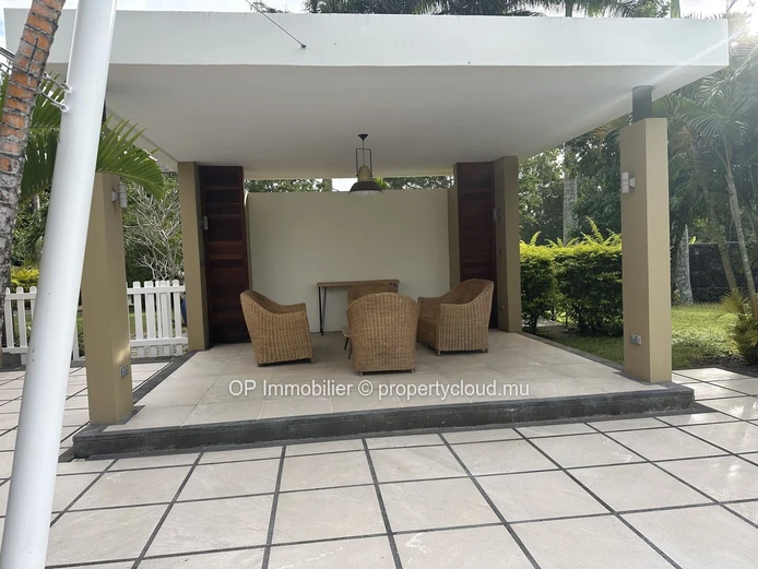 Maison meublée 4 chambres avec piscine à louer à Forêt Daruty
