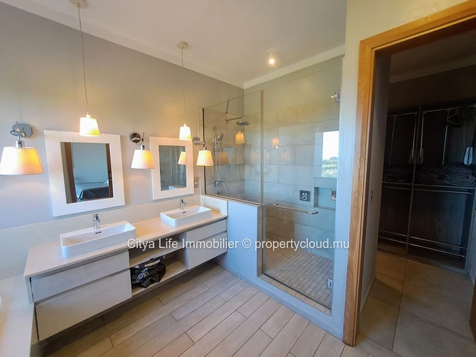 3-Bedroom Luxury Apartment for Sale in Balaclava 210m²