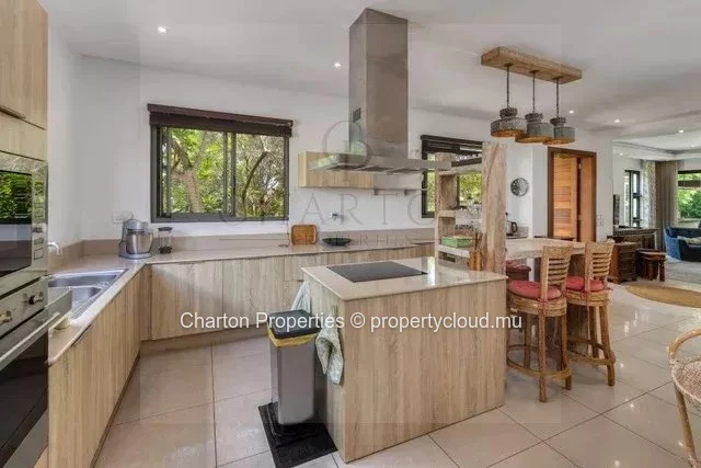 Villa de standing accessible aux étrangers au cœur d'un environnement résidentiel exclusif