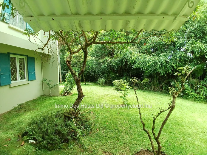 3 bedroom Apartment ground floor semi furnished for sale Curepipe 