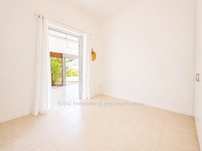 Maison non meublée 4 chambres avec accès direct à la plage – À louer à Tamarin