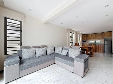 5 Bedroom House
