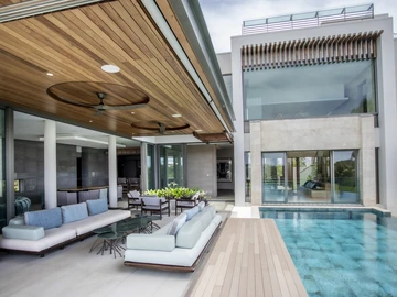 5 Bedroom Villa