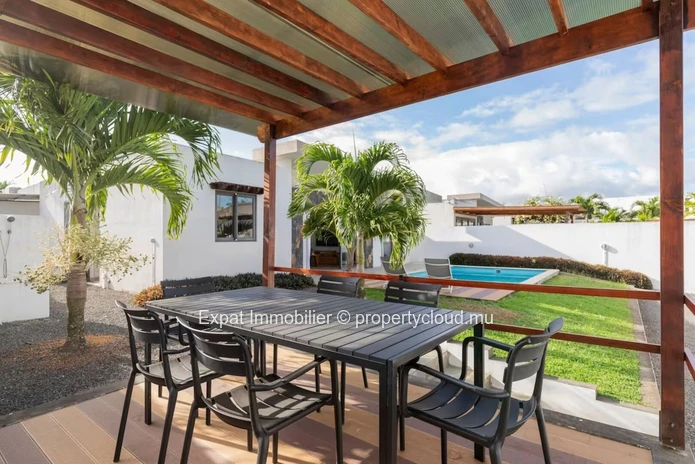 Pleasant 3-Bedroom Villa with Private Pool & Kiosk – For Rent in Grand Baie