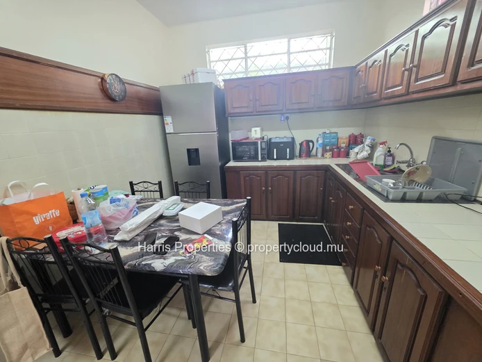 Nice ground floor apartment for rent in Bain Bœuf 