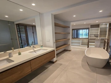 5 Bedroom Villa
