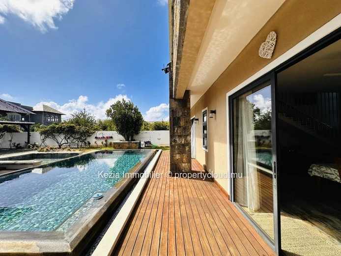 Contemporary Villa With Generous Volumes, Hidden From View