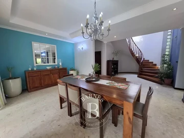 6 Bedroom House