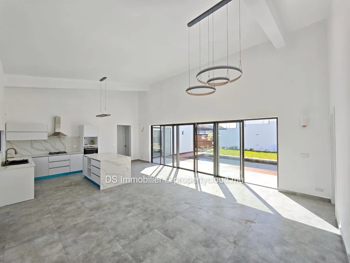 À Vendre-Villa Plain-Pied Moderne -Semi Meublèe – Mont Mascal-Nord