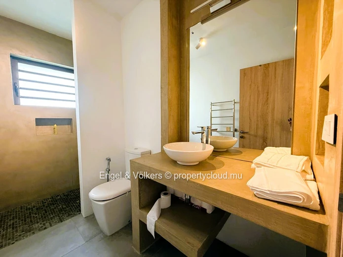 Luxury 4 bedroom Villa with garden and swimming pool for rent in Moka