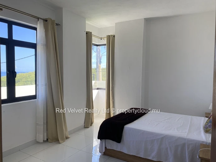 Appartement 3 Chambres à Louer – Flic en Flac | Vue sur Océan | Rs 45,000