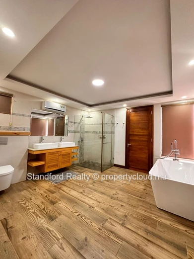 Villa de 5 Chambres à Vendre – Balaclava (Royal Park), Nord