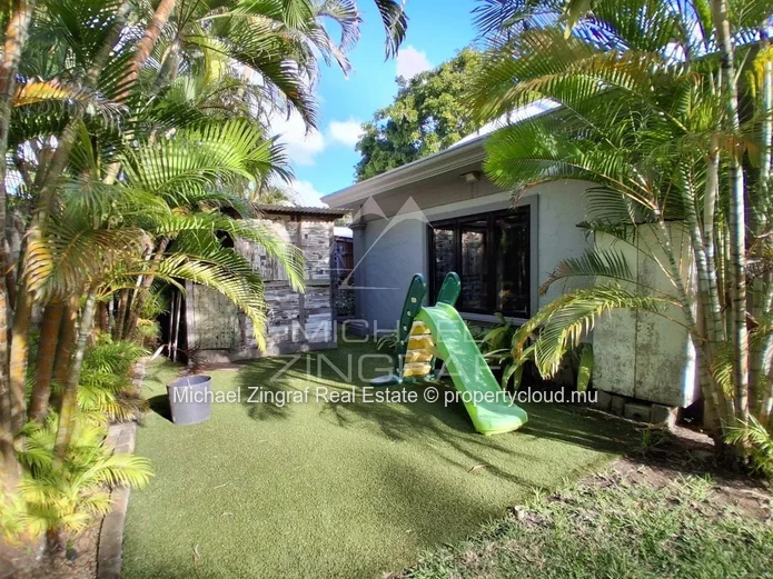 Spacious Family Villa with Pool in Pereybere