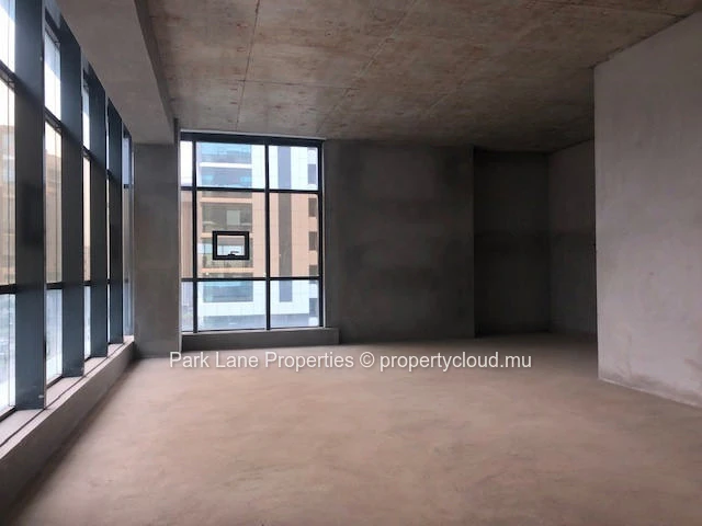 Immeuble récemment construit pour des espaces de bureaux à Ebene