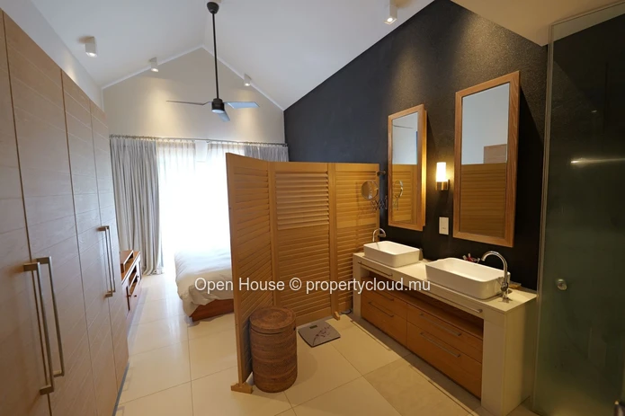 Duplex 3 chambres avec piscine privée à vendre à Rivière Noire