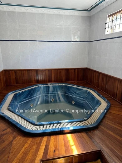 Villa meublée à louer à Bain Boeuf, Pereybere. 150m², 4 chambres, extérieur avec piscine commune, proche de toutes co...