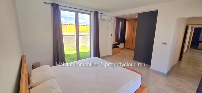 Découvrez cette charmante maison familiale meublée et équipée de 310 m² sur un terrain de 222 toises, idéalement situ...