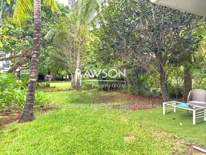 4-Bedroom Townhouse With Lush Garden In Azuri