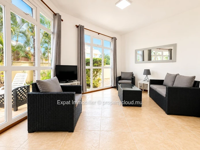 2-Bedroom Ensuite Duplex with Shared Pool – For Rent in Flic-en-Flac