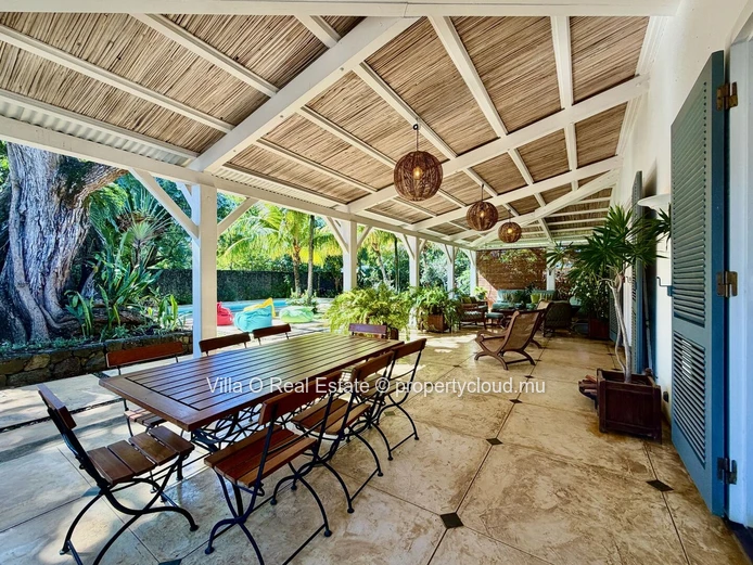 A true marvel, this lovely Creole house with 4 bedrooms, including 2 en-suite, and its vast colonial terrace exudes w...