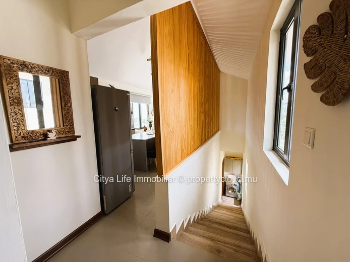 Élégante Maison Meublée avec Vue Panoramique à Flic en Flac
