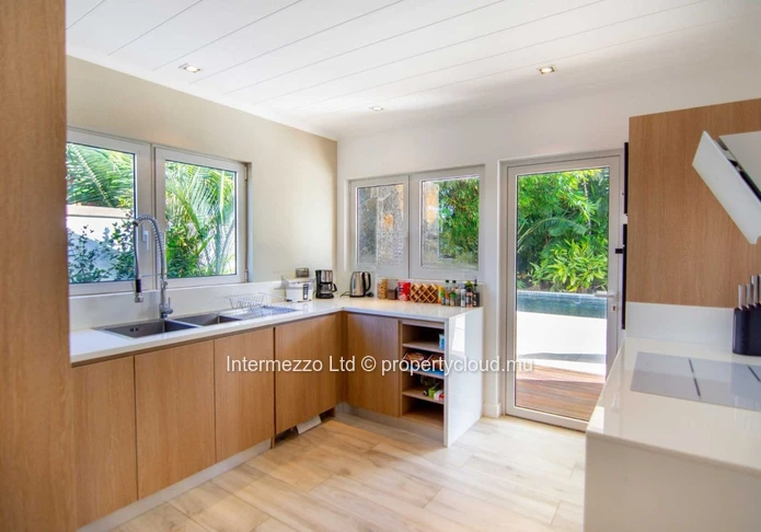 Domaine Clos du Littoral, Grand Baie  273m² habitables sur 754m² de terrain, 3 chambres, proche commodités, prix€.