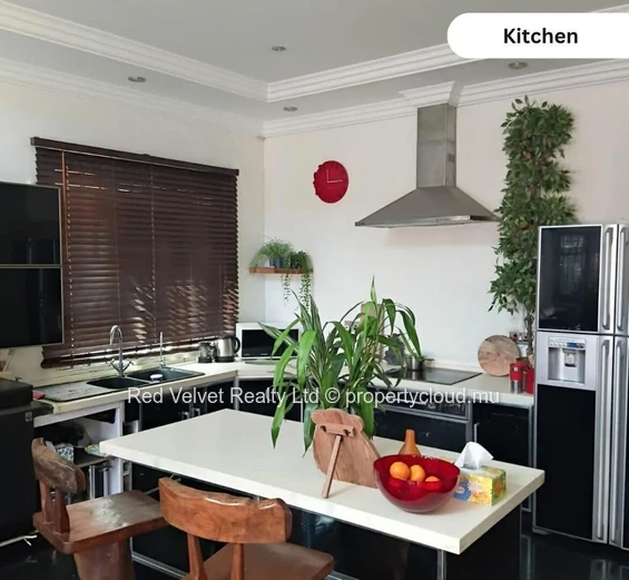 Spacieuse maison à vendre à Trianon | Opportunité de conversion résidentielle ou commerciale