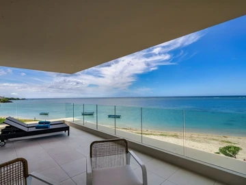 Luxurious 3 bedroom beachfront apartment.