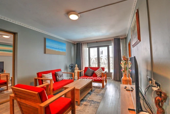 Appartement moderne de 2 chambres avec salle de bains privative et piscine
