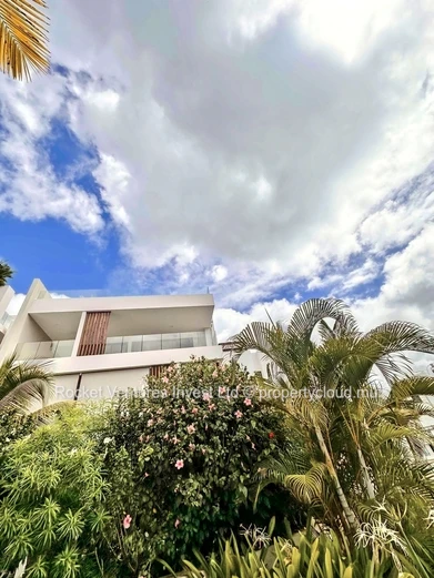 Appartement de 2 chambres en location, front de mer à Mont Choisy, Grand Baie avec piscine