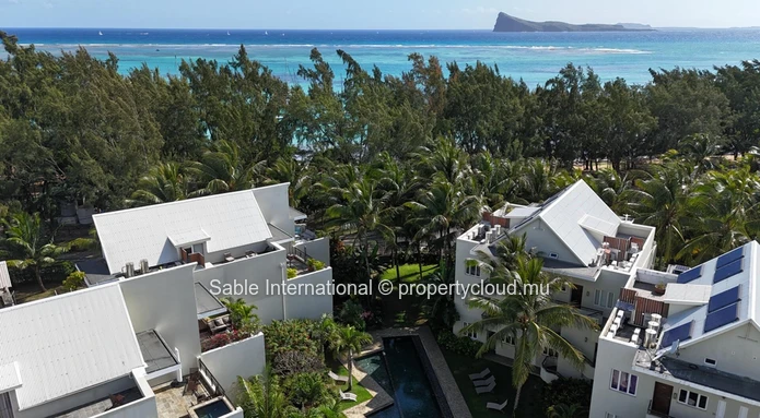 Luxurious Beachfront Penthouse in Péreybère with Easy Sea Acess and Resort-style Amenities! 
