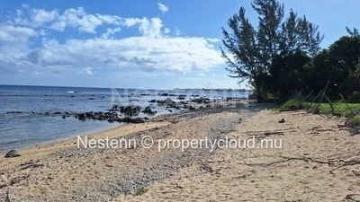 Superb 3-bedroom ground floor apartment on the waterfront