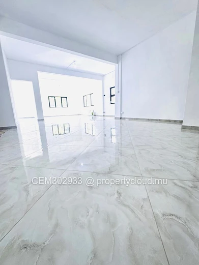 PROPRIÉTÉ RÉSIDENTIELLE EXCLUSIVE À VENDRE – Quatre Bornes