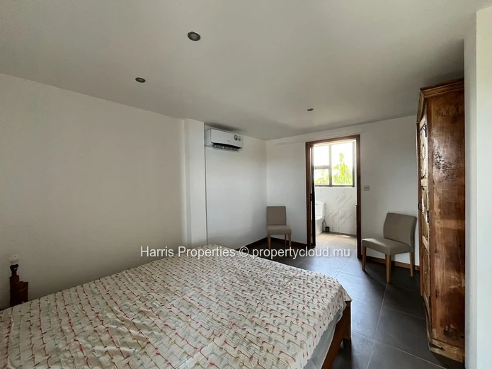 À VENDRE – 2 Duplex avec Accès Rooftop de Type Penthouse – Bain Boeuf