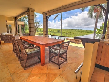 Spectacular colonial-style 4-bed villa 