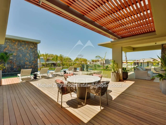 Villa de luxe avec vue sur la mer dans un domaine de golf prestigieux