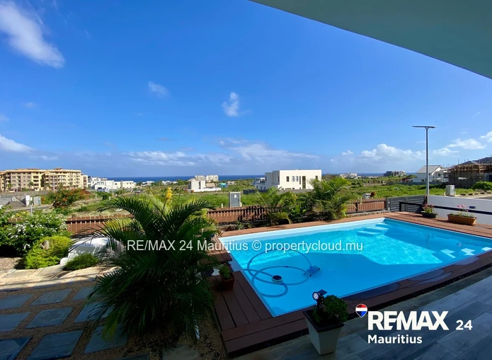 3-Bedroom Villa with Sea Views in Gated Community