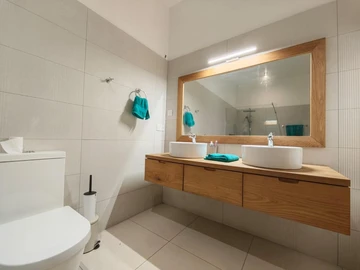 5 Bedroom Villa