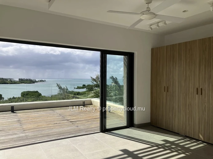 À vendre à St Antoine, Île Maurice : Penthouse en bord de mer, 3 chambres