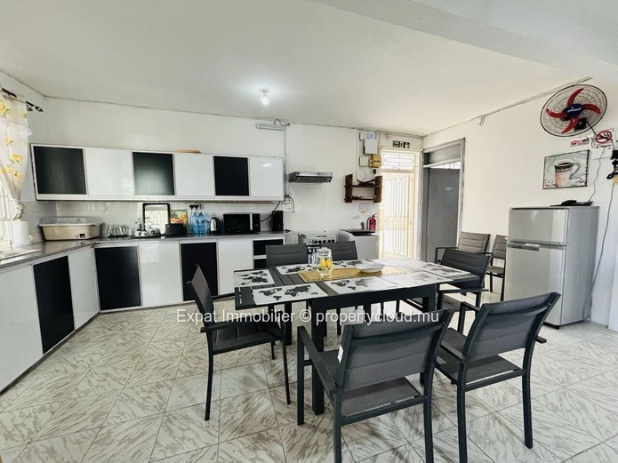 House With Large Veranda, Garden And Beach Walking Distance – Pereybere