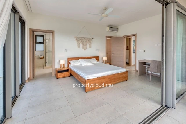 A vendre penthouse de 3 chambres en suite accessible aux étrangers à Mont Choisy.