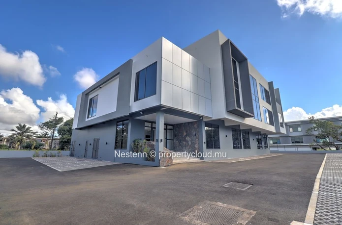 Immeuble emblématique au Vivea Business Park