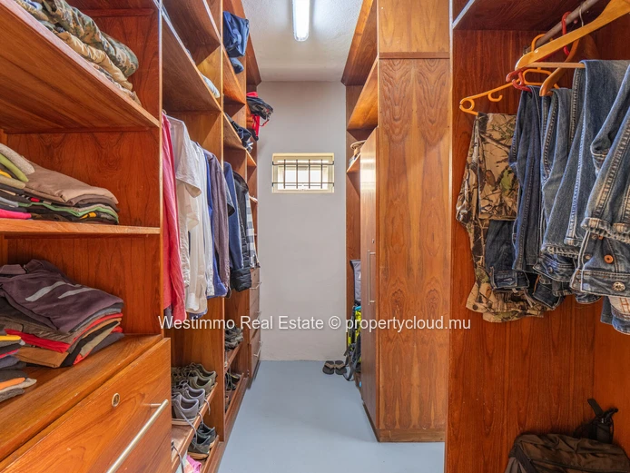 3-bedroom renovated house with office for rent in La Preneuse