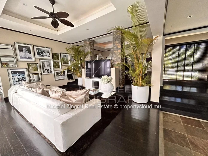 A serene haven with golf and sea view!