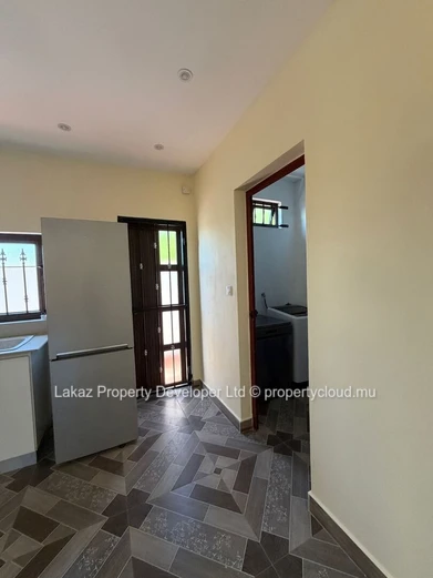 Maison meublée 4 chambres avec piscine à louer à Calodyne