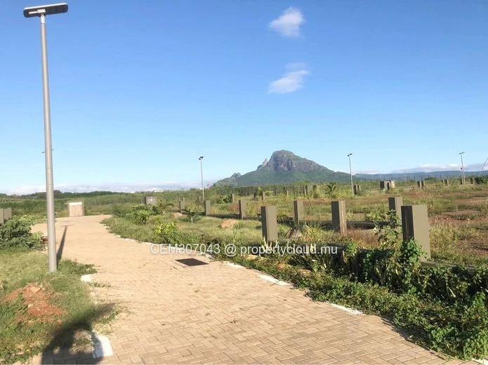 Terrain Résidentiel à Vendre – Oceanside, Flic en Flac | 8,92 Perches 