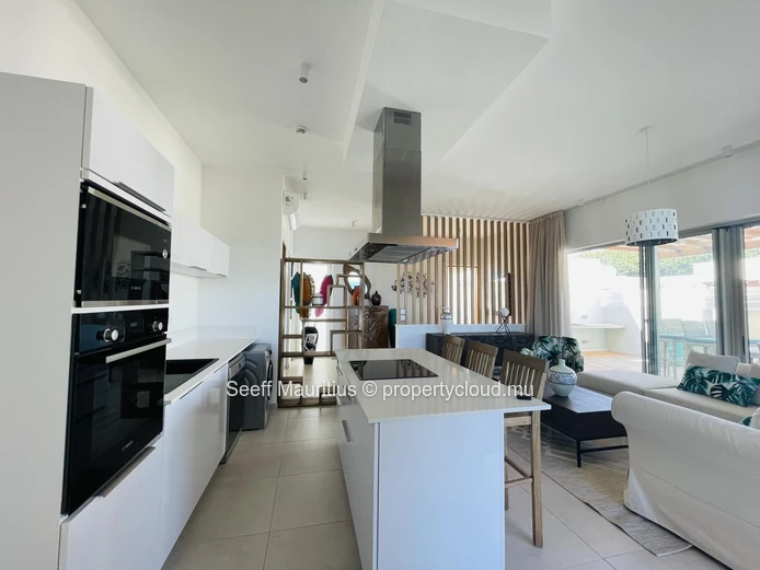 Penthouse exquis en bord de mer avec de magnifiques vues panoramiques sur la mer