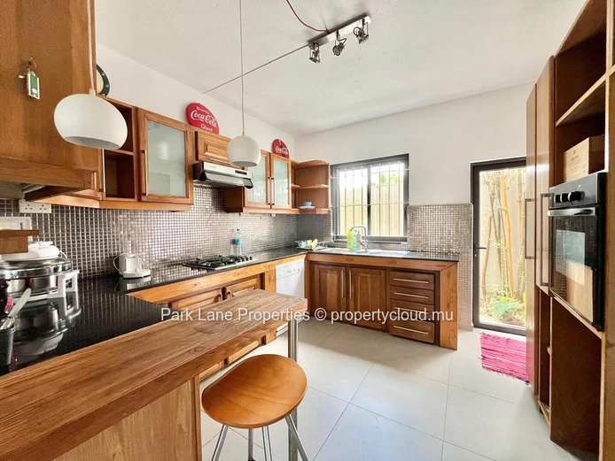Élégant Duplex de 3 Chambres à Vendre dans le Prestigieux Quartier de Floréal, Île Maurice
